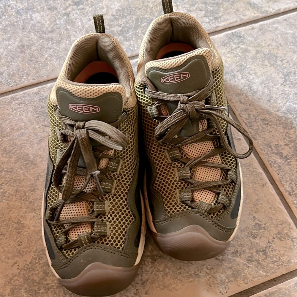 KEEN Women's Olive Green Mesh Hiking Shoes